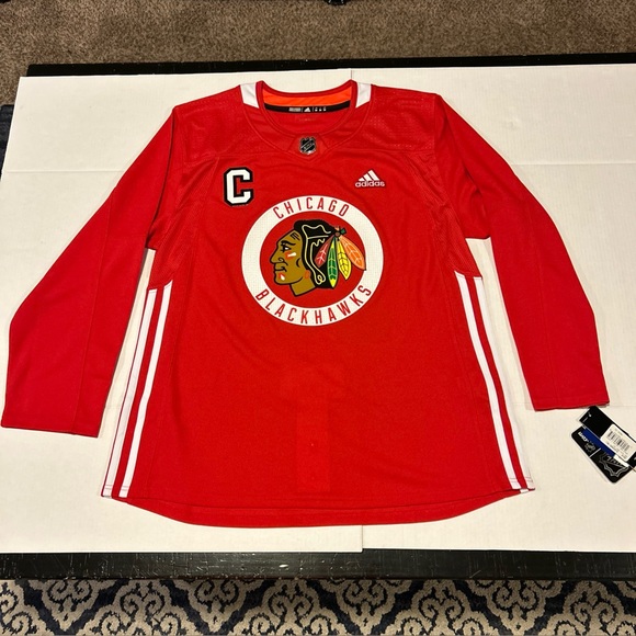 Adidas Men’s Size 54 NHL Chicago Blackhawks #19 Toews With Fight Strap NWT - Picture 1 of 10